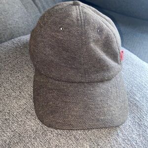 Strap back Levi’s hat, cotton blend T20